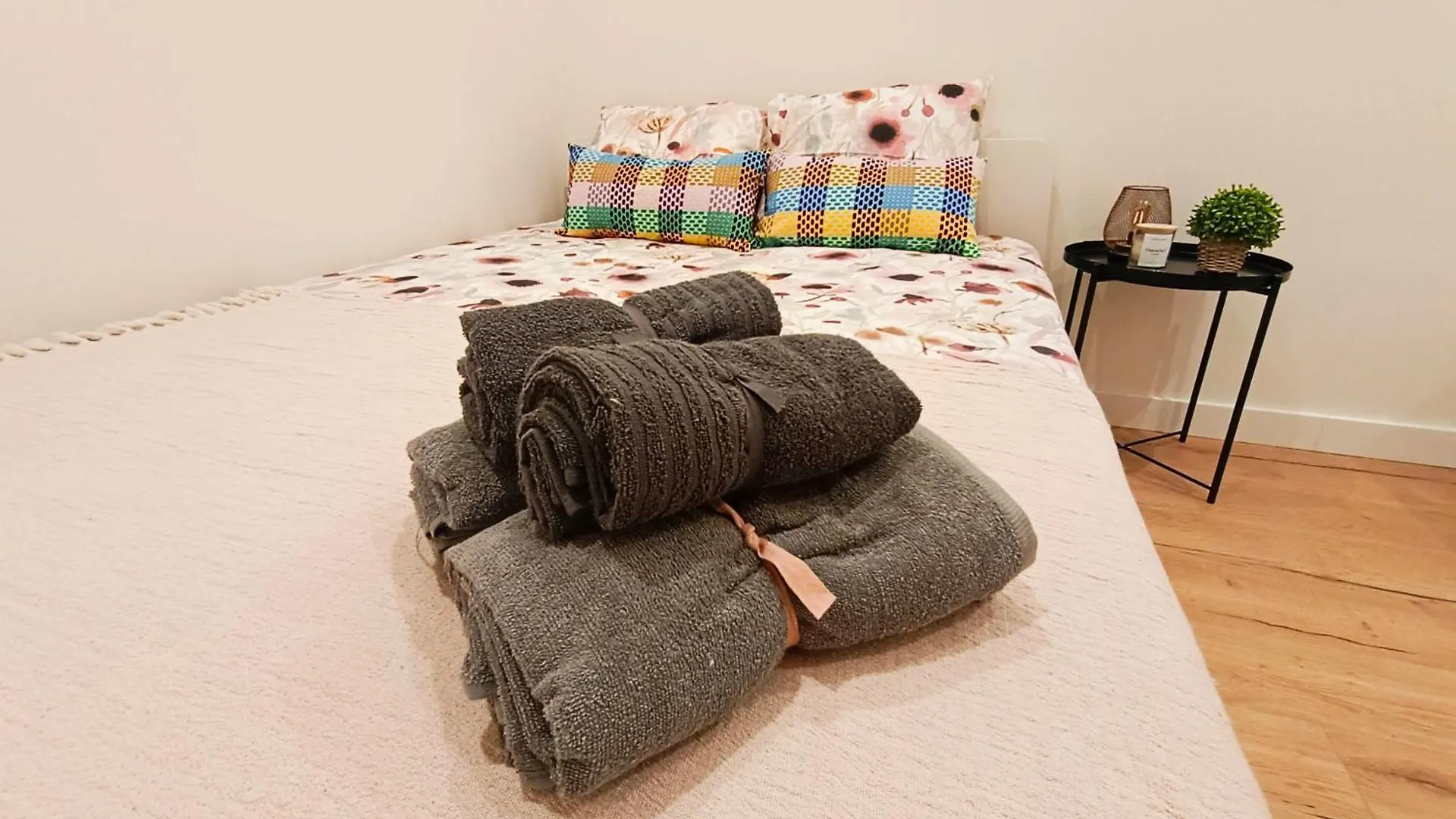 Hostal Private Rooms In Born Barcelona