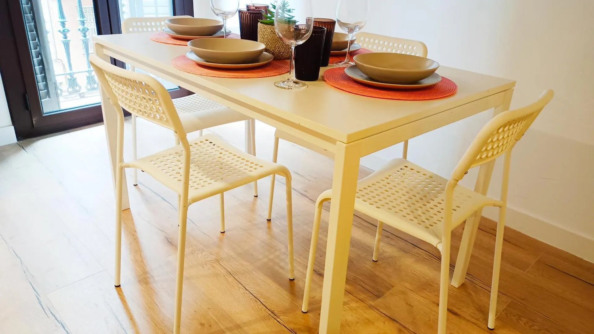 Private Rooms In Born Barcelona